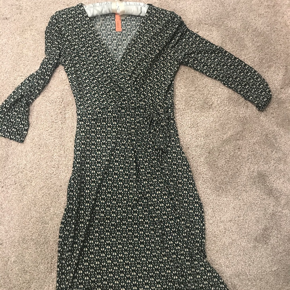 Flattering Tile Pattern Wrap Dress